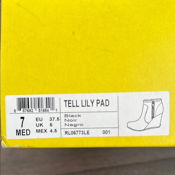 Kenneth Cole Tell Lily Pad Black Ankle Boots - Picture 4 of 4